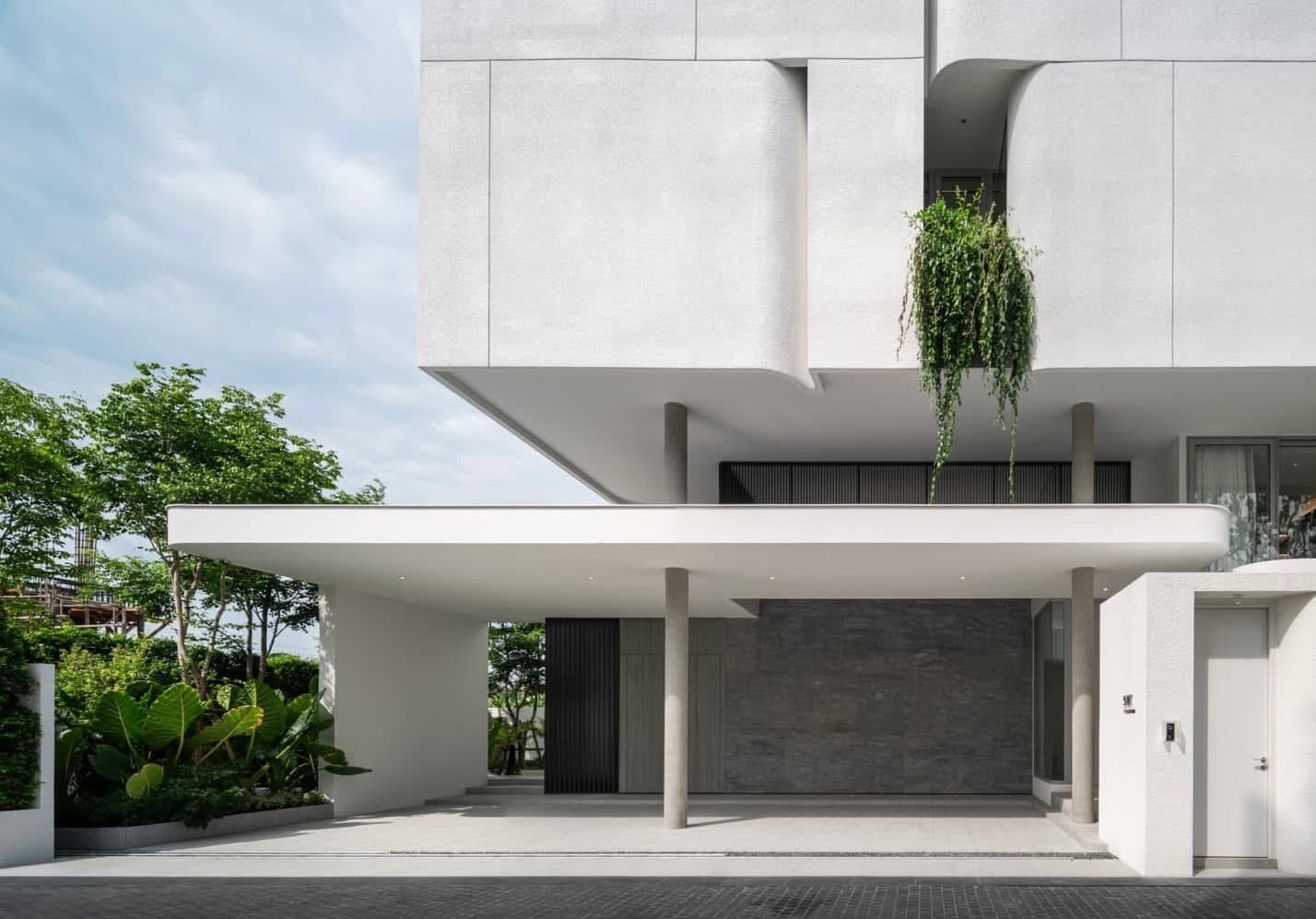 L2 entry — dark timber screen opening to the garden