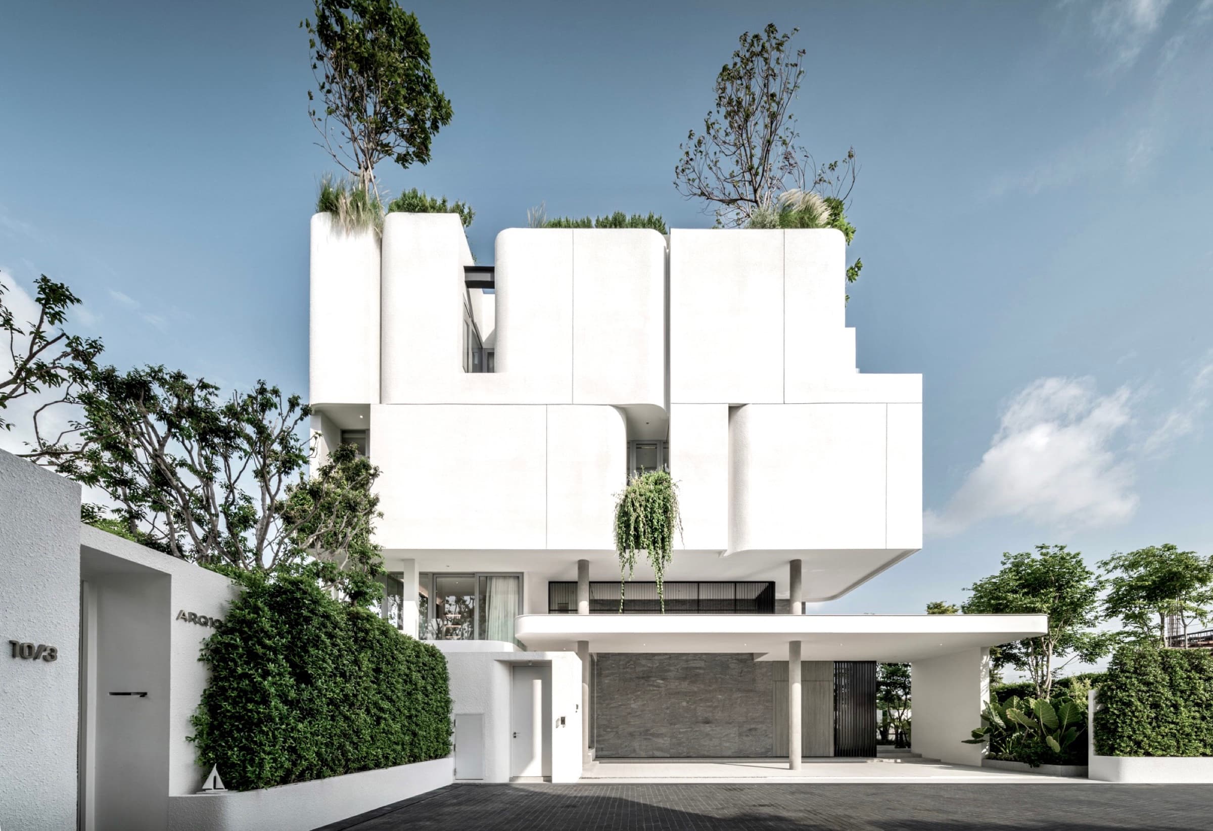 Completed ARQ10 L-House exterior