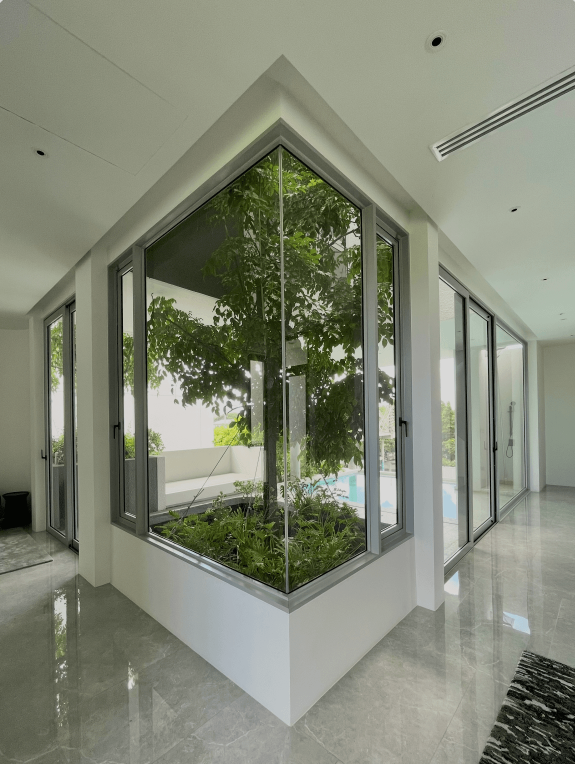Courtyard at ARQ10 M-House