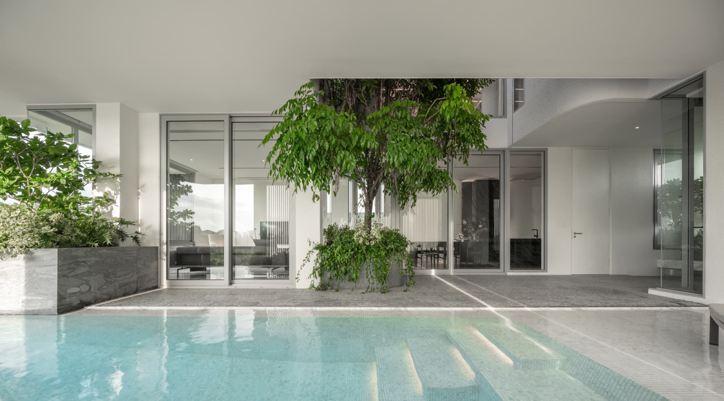 ARQ10 private pool courtyard